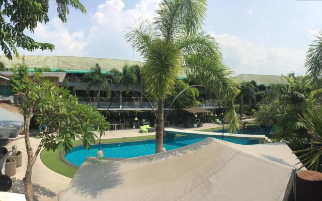 Momento Resort