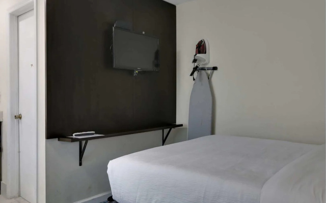 Travelodge by Wyndham Calhoun South I-75