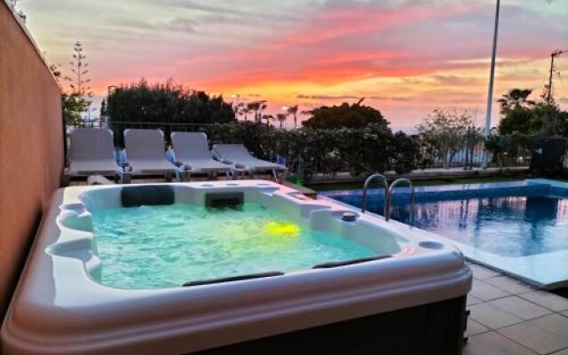 Gorgeous Luxury Villa with Private Pool Playa de la Arena