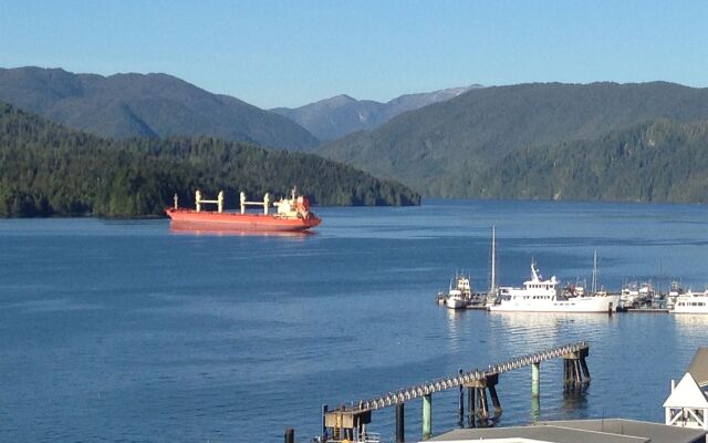 Highliner Hotel & Conference Centre