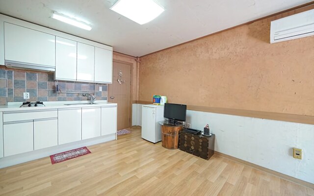Hongchen Hanok Pine Scent Pension