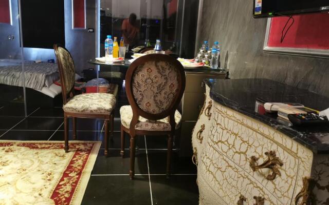 Chic Apartment 1