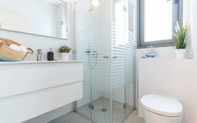 Stylish Seaside Escape with Balcony by Sea N' Rent