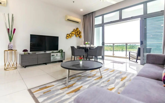 Lux 3BR Suite Puteri Harbour Near Legoland & Hello Kitty