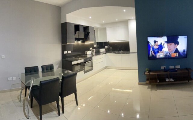 Spinola Bay 3-double Bed Near Beach Prime Location