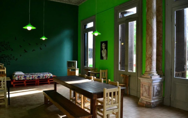 Retro Art Hostel
