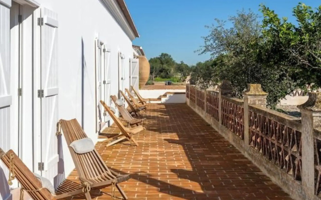 Cenoura-Brava Villas & Suites.