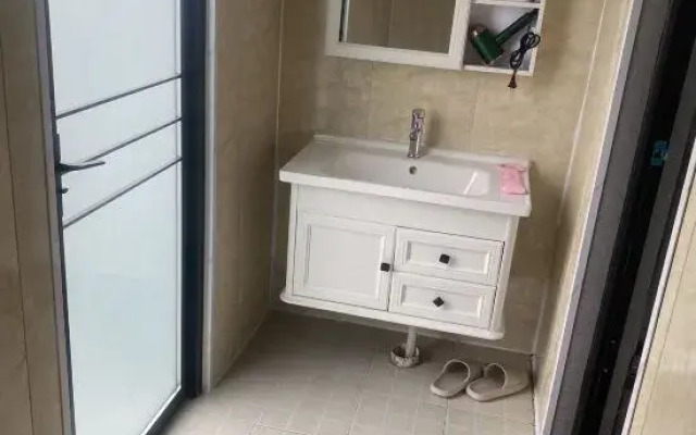 Zhuquanshan Gangzishu Restaurant B&B