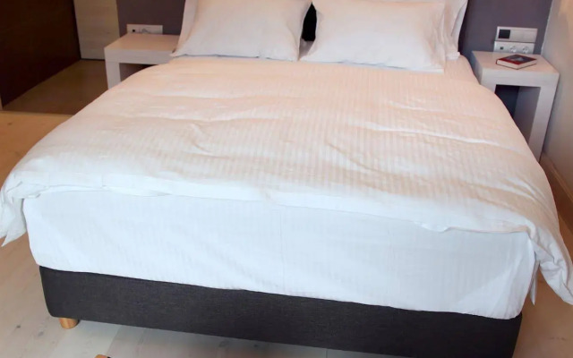 Seleni Suites