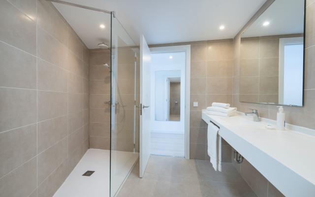 Apartment with shared pool, near the beach