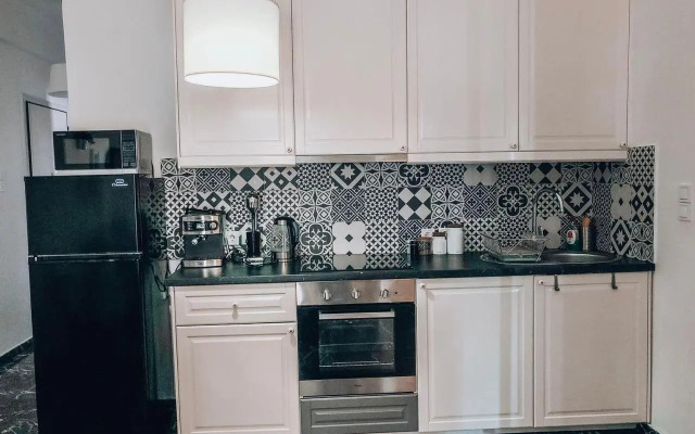 133 Sokratous, Black marble.