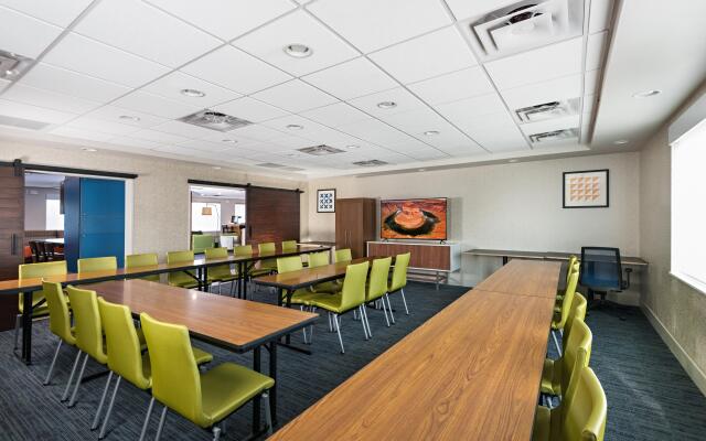 Holiday Inn Express Hotel & Suites PEORIA NORTH - GLENDALE, an IHG Hotel