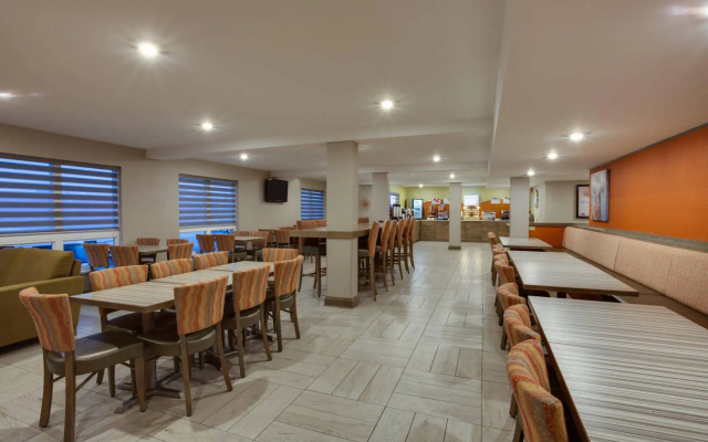 Holiday Inn Express & Suites Fredericton by IHG