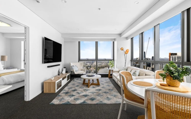 Stunning River View 2-bed With Pool – Guest Rooms – Brisbane