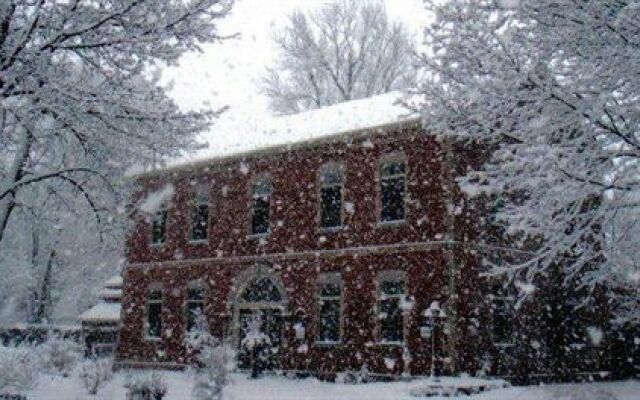 BranCliff Inn Bed and Breakfast c1859