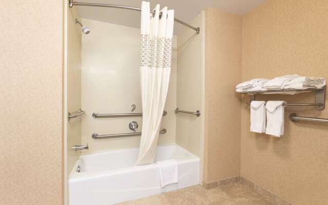 Hampton Inn & Suites Greenfield