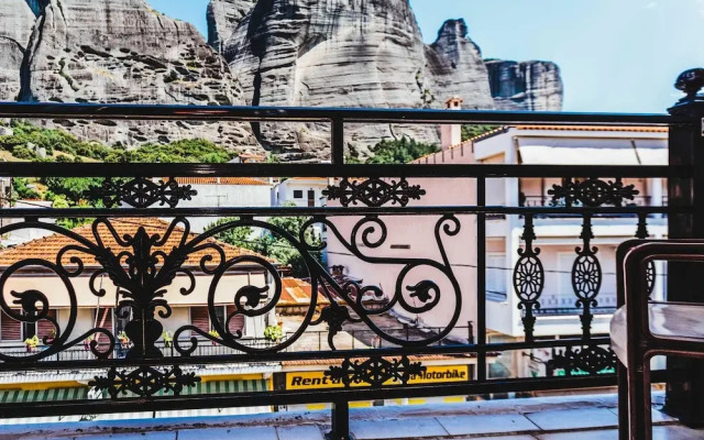 Designer Suite Amazing View Of Meteora 1 Bedroom Apts