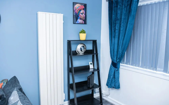 Stunning 4-bed House in Telford West Midlands