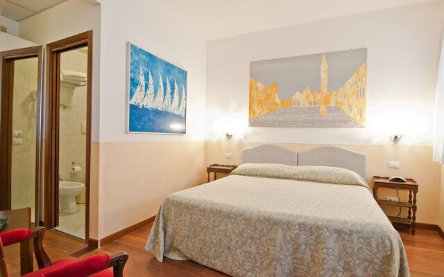 Fenice Apartments in Venice