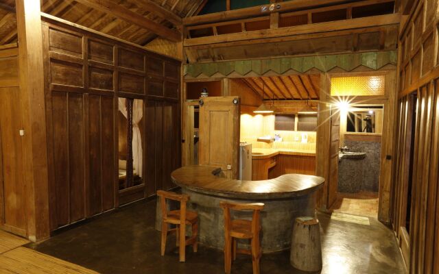 Pondok Pitaya Hotel, Surfing & Yoga