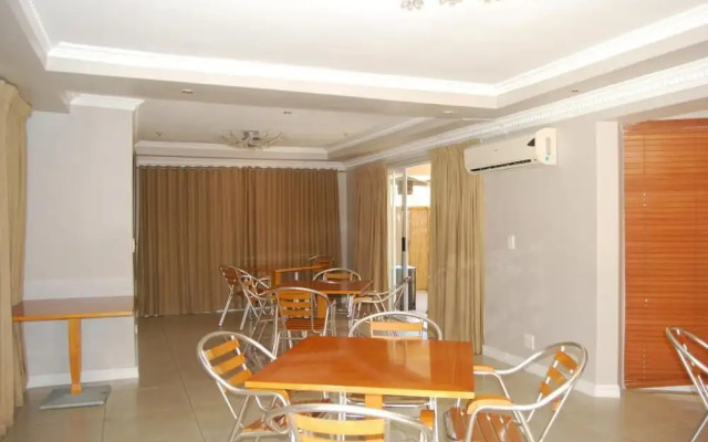 Savoy Lodge - Standard Double Room 7