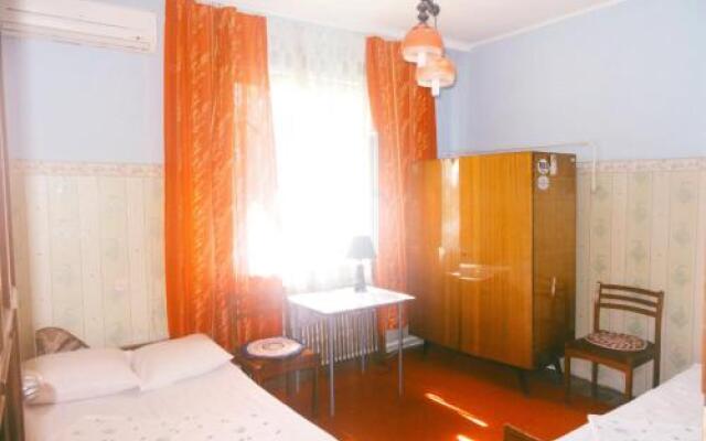 Guest House on Plodovaya 2