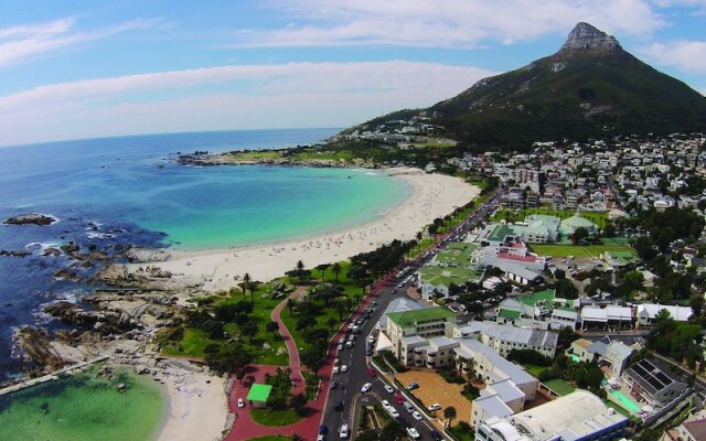 Camps Bay Holiday Home - Walk to the Beach