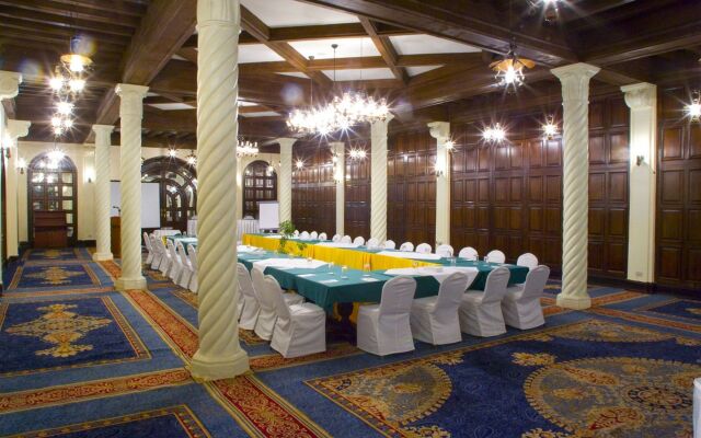 Helnan Auberge Hotel