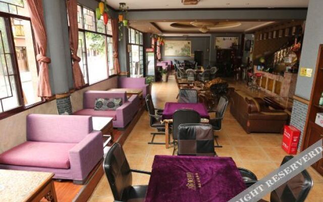 Yibin Qihang Hotel (Lizhuang Ancient Town)