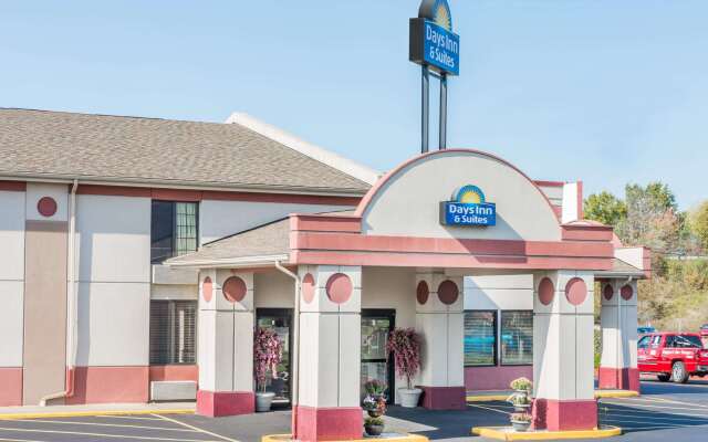 Days Inn & Suites by Wyndham Youngstown / Girard Ohio