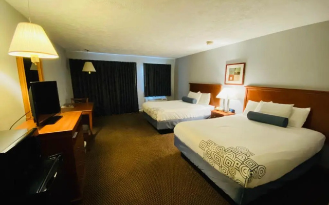 Fleetwood Inn & Suites
