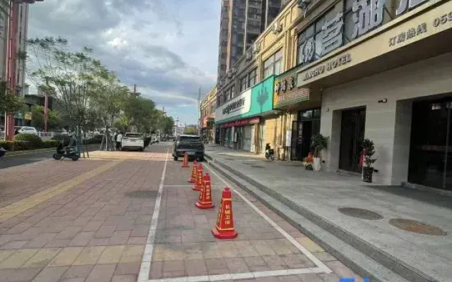 Minghu Hotel