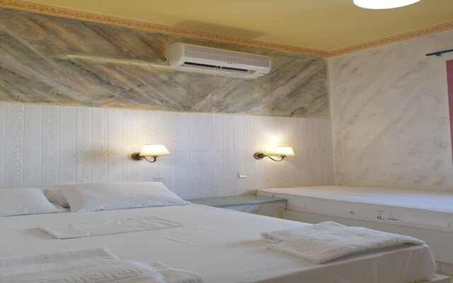 Room in Guest Room - Spacious Room in Creta for 3 People, With Ac, Swimming Pool and Nature