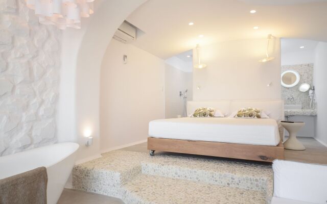 Cyano Suites
