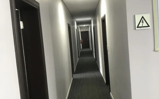 La Orchard Hotel