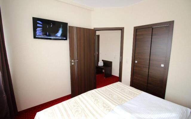 Home Hotel