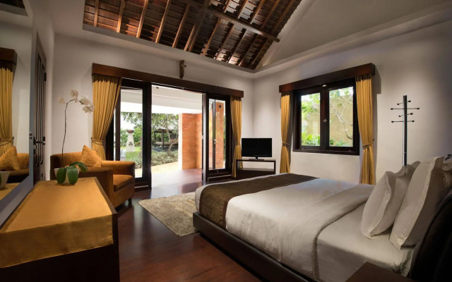 The Sanctus Villa