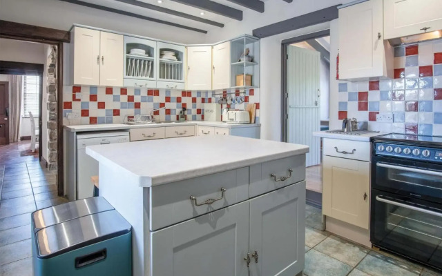 Tregoyr - 3 Bedroom Holiday Home - St Florence