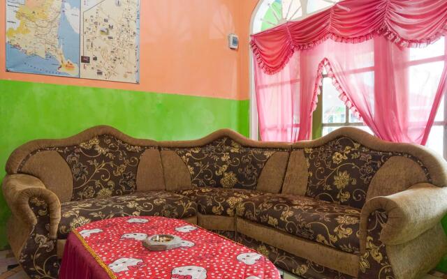 SPOT ON 1762 Gandrung Payungan Family Inn