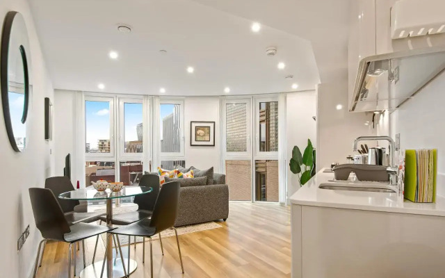 Aldgate Apartment By Mysquare