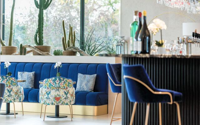 Golden Tulip Lyon Ouest Techlid Hotel & Spa