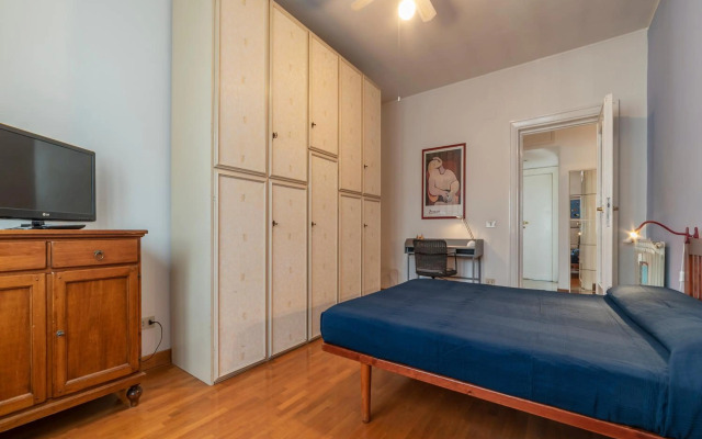 Roomy and Bright Apartment with Terrace