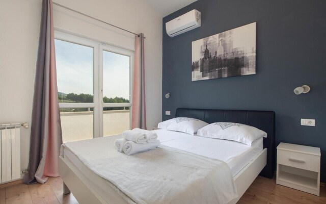 Nice Home in Podstrana With Wifi and 2 Bedrooms