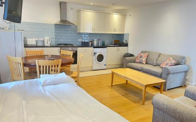 Spacious Two Double Bedrooms Flat, H 5