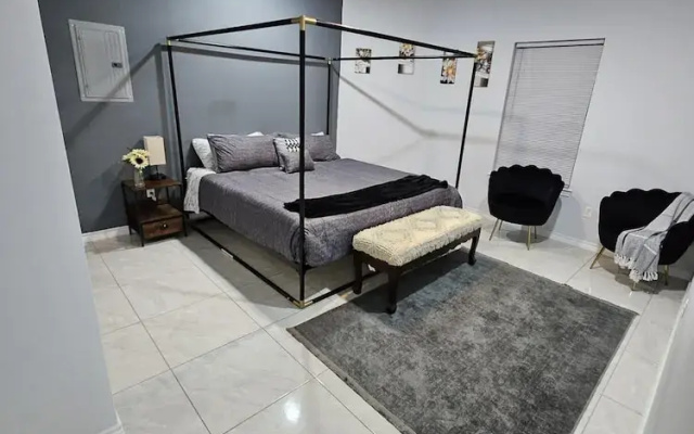 Beautiful Apartment 9 min to Mercedes Outlets
