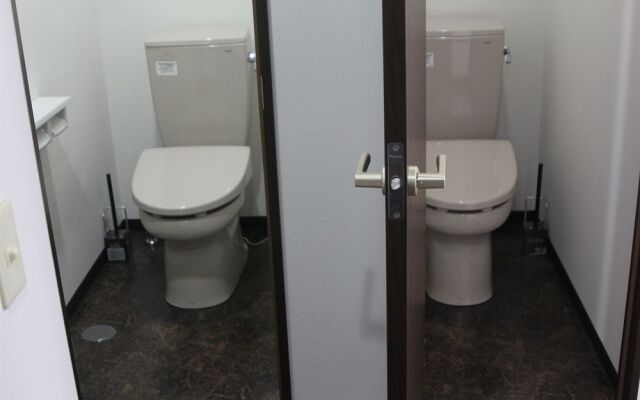 Shaq Bighouse - Hostel
