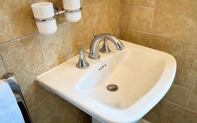 Cosy 3 bed with Parking- Family and Contractors