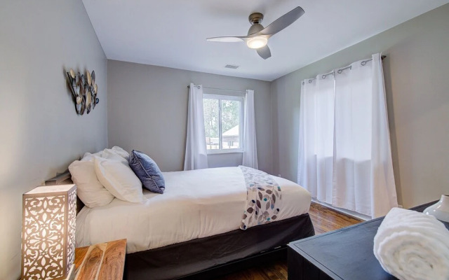 Charming Home Near Highlands Square Park