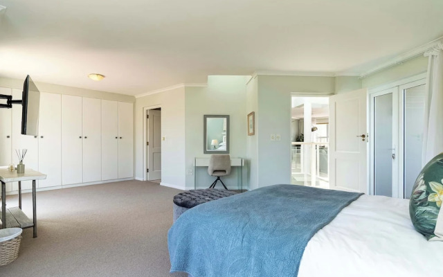 Beachfront Villa Sea Breeze ,hout Bay