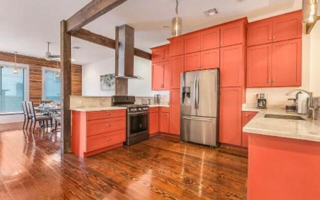 Luxury Loft-Style 3BR Townhouse by Hosteeva